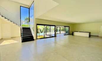 Imagem 3: Casa de condomínio para venda possui 450 metros quadrados com 4 quartos