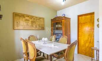 Imagem 4: Casa de 103m² - 3 dormitórios, 1 suíte, churrasqueira, pátio e 2 vagas de garagem no bairr