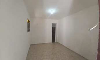 Imagem 4: Casa Quarto, Banheiro e Cozinha - Mangabeira - Casa Fundos