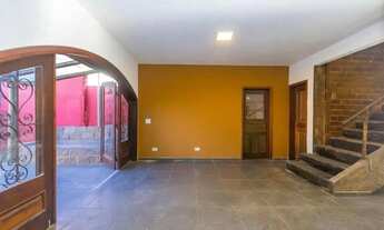 Imagem 5: Casa à venda - 4 quartos com jardim e quintal, no Vista Alegre - Curitiba PR