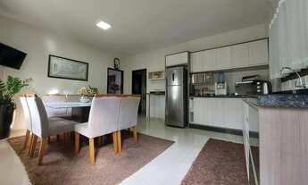 Imagem 4: Casa com Edícula tendo 3 dormitórios sendo 1 suíte e 3 vagas no bairro São Marcos em Joinv