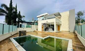 Imagem 1: Sobrado de esquina com 3 suítes e um home cinema no Condomínio do Lago. codigo: 121360