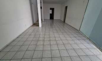 Imagem 2: Alugo casa nascente de esquina no antares