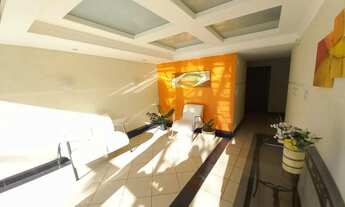 Imagem 4: Vendo Apto - Frente - Sala c/Varanda - 2 Qtos (1 suíte + 1 c/Varanda) - 1 vg - 1 Elevador