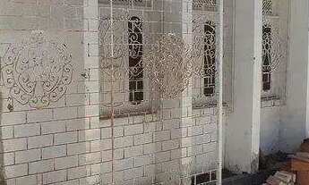 Imagem: Casa à venda em rua pública