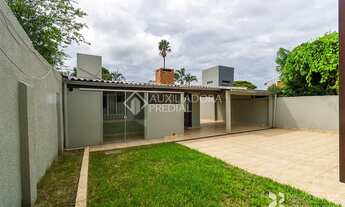 Imagem 2: Casa com 3 dormitórios no bairro Hípica