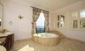 Imagem 2: Maravilhosa casa, em Alphaville, com 900m² a.u, semi-mobiliada, com vista panorâmica, e pr