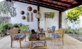 Imagem 3: Charmosa casa duplex construída em estilo rústico à venda em condomínio fechado no melhor