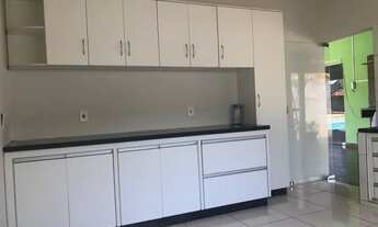 Imagem 6: Casa grande com piscina