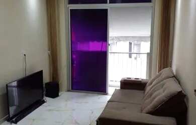 Imagem 2: Excelente apartamento todo reformado, composto de sala com cozinha americana, varanda, &lt