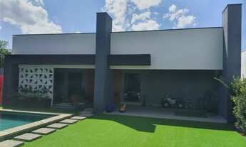 Imagem 2: Casa de condomínio térrea para venda possui 309 metros quadrados com 4 quartos