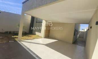 Imagem 2: Casa de 3 quartos sendo 1 suíte no Residencial Maria Lourença, varanda gourmet espaçosa e