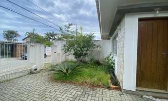 Imagem 2: Casa localizada no bairro Campeche em Florianópolis. 2 dormitórios sendo 1 suíte