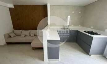 Imagem 2: Sobrado em rua de vila com portão automático