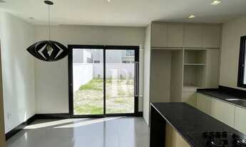 Imagem 7: Sobrado alto padrão para venda semi mobiliado com 3 dormitórios sendo uma suíte, vaga de g