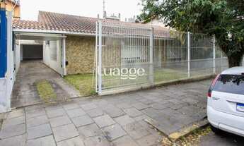 Imagem 2: Casa mobiliada com piscina e salão de festas excelente localização!