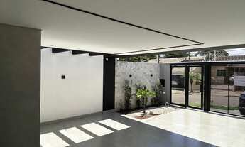 Imagem 2: Casa Moderna com Pé Direito Alto e Amplo Espaço nos Fundos- Direto com Proprietário!