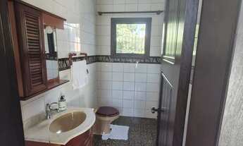 Imagem 7: Esta sólida casa padrão, situada em Sapucaia do Sul, bairro Vargas, está disponível tanto