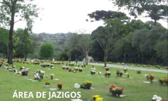 Imagem 2: Jazigo com 3 gavetas e lápide, no Cemitério Parque Iguaçu 2m2