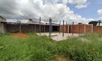 Imagem: Lote de 800 metros todo murado com construção