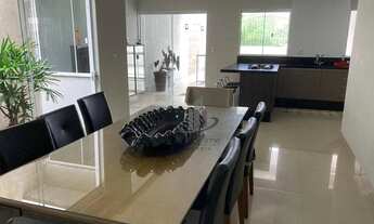 Imagem: Linda casa com 3 quartos à venda no bairro