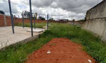 Imagem 2: Lote de 800 metros todo murado com construção