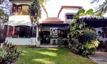 Imagem 2: Charmosa casa duplex construída em estilo rústico à venda em condomínio fechado no melhor