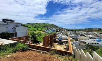 Imagem 2: Terreno com casa no subsolo + construção em andamento no Vale dos Cristais