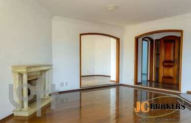 Imagem 3: Apartamento com 239 m², 2 Suítes com banheira e varanda, Ampla sala com três ambientes, 3