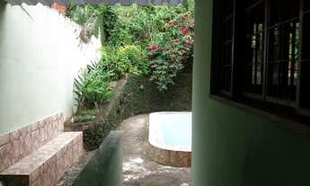 Imagem 2: Casa com 3 quartos, 2 cozinhas, 3 banheiros e quintal com piscina em Nova Iguaçu