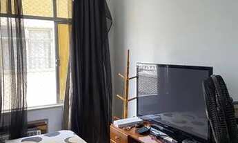 Imagem 3: Apartamento com Dependências e Vaga Coberta