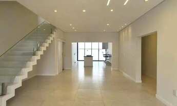 Imagem 6: CASA TÉRREA COM 268M² - 3 SUÍTES - CINEMA - PISICNA - ÁREA GOURMET - AMPLA VARANDA - 4 VAG