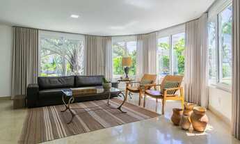 Imagem 7: Casa de Alto Padrão para Locação Anual em Jurerê Internacional - 4 Suítes a 350m da Praia