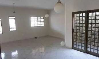 Imagem 2: Casa residencial com 3 quartos sendo 1 suíte, disponível para locação no bairro Santa Môni