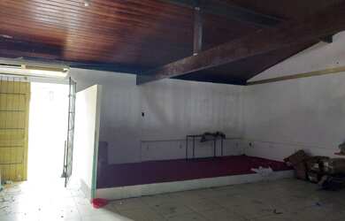 Imagem 2: Espaçoso imóvel próximo a Estrada do Monteiro, medindo 385M²