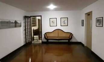 Imagem 6: Nos pés sagrados do Cristo e acima de toda a cidade