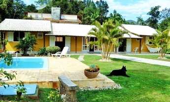 Imagem: Casa Mobiliada de 04 Dormitórios, Suíte