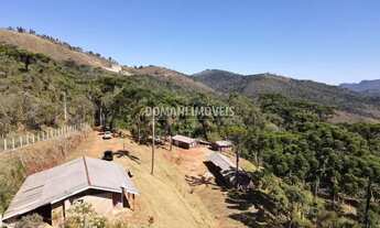 Imagem 2: Casa com Terreno Plano à Venda na Região do Parque da Água Santa - Campos do Jordão/SP