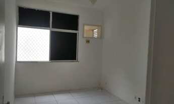 Imagem 2: 3/4 rua Miguel Birnier-3° andar escada, área serviço, 1 vaga- lado do Shopping Barra e pra