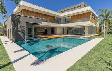 Imagem 4: CASA TRIPLEX COM 5 SUÍTES, PROJETO CONTEMPORÂNEO ASSINADO POR VICTOR BASTOS À VENDA NO CON