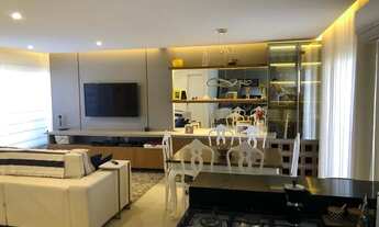 Imagem: Sobrado decorado com arquiteta, uma quadra