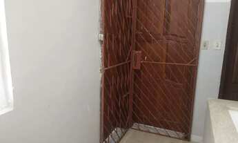 Imagem 7: 3/4 rua Miguel Birnier-3° andar escada, área serviço, 1 vaga- lado do Shopping Barra e pra