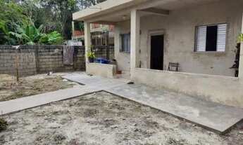 Imagem: Casa de esquina na praia com 2 dormitórios