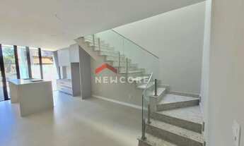 Imagem 2: Sobrado em Rua Âmbar - Mariscal - Bombinhas/SC