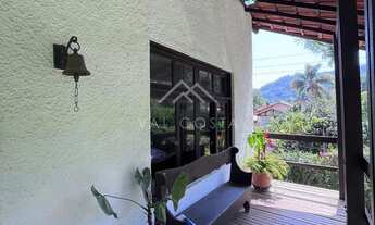 Imagem 5: Casa em condomínio com amplo terreno e piscina