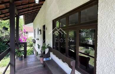 Imagem 4: Casa em condomínio com amplo terreno e piscina