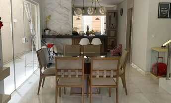 Imagem 2: Imóvel Exclusivo 252m² 3 Suítes com Closet, Piscina e Energia Solar