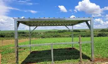 Imagem 7: Pequeno Sitio_RIO NO FUNDO e ASFALTO na entrada