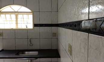 Imagem 6: Casa em Uberaba / Fundos - Quarto, sala, cozinha e banheiro