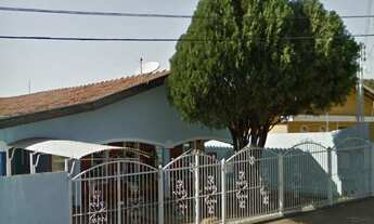 Imagem 2: Casa com varanda e piscina, área total 968m²